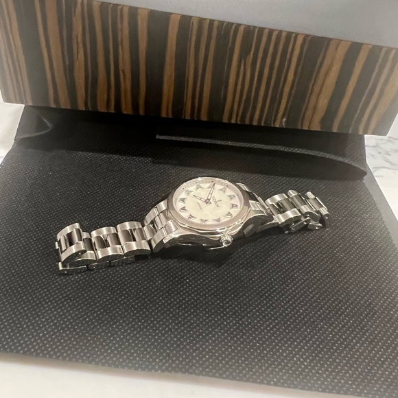 Corum Admiral Legend 32 Women's - Picture 8 of 11